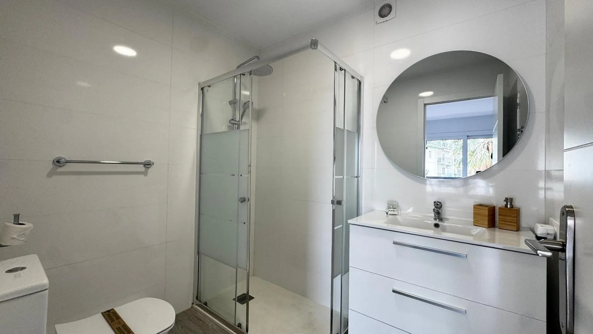 Marbella Beachfront Studio - Eaw Homes 0*,  Spagna