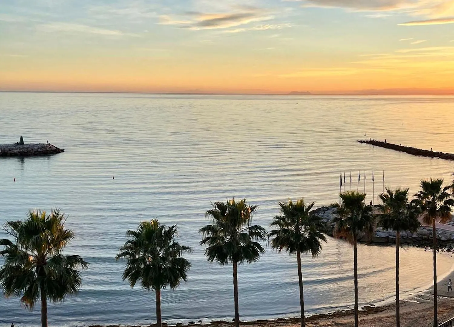 Marbella Beachfront Studio - Eaw Homes